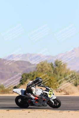 media/Jan-12-2025-CVMA (Sun) [[be1d2b16e3]]/Race 3-Amateur Supersport Middleweight/